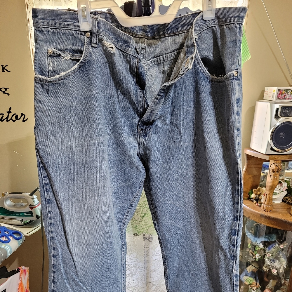 (2788) Wrangler Mens, Size 40 X 32. Jean's. , pre-owned